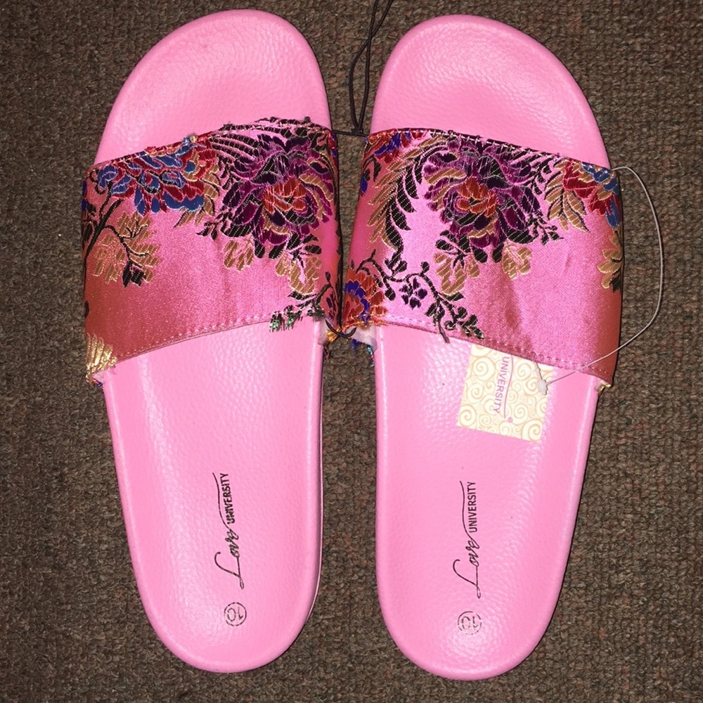 Cute pink slippers/slides size 10